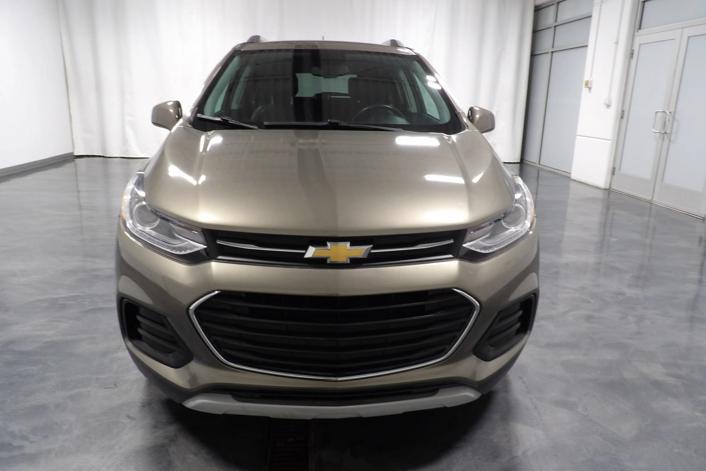 Used 2021 Chevrolet Trax LT w/ Driver Confidence Package FWD image 2
