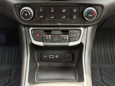 Used 2024 GMC Terrain SLE w/ Elevation Edition AWD/4WD image 26