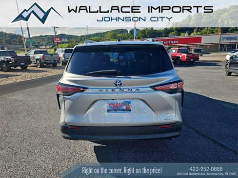 Used 2021 Toyota Sienna XLE image 5