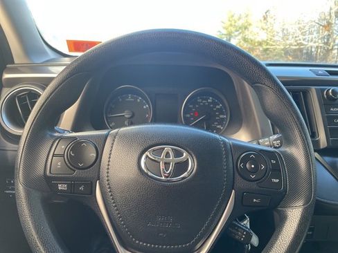 Used 2017 Toyota RAV4 LE image 14