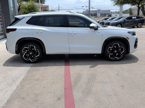 Used 2025 Volkswagen Tiguan SEL R-Line AWD/4WD image 11