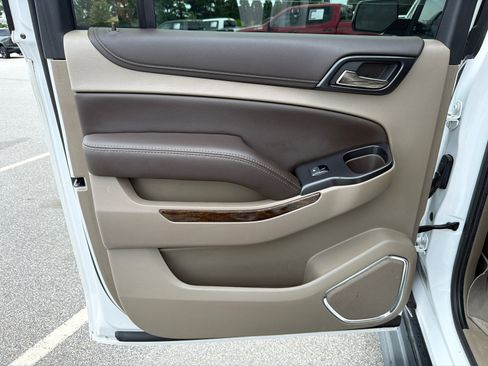 Used 2020 Chevrolet Suburban LT RWD image 22