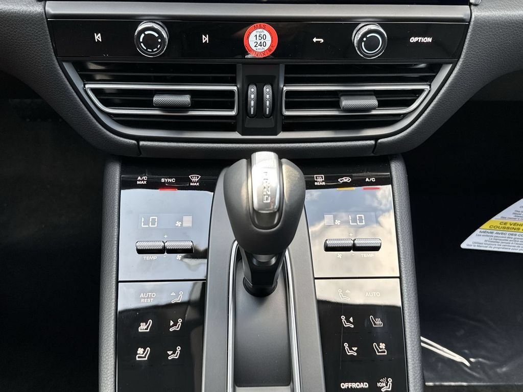 Certified 2026 Porsche Macan AWD/4WD image 15