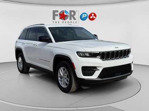 Used 2023 Jeep Grand Cherokee Laredo w/ Luxury Tech Group I RWD image 7