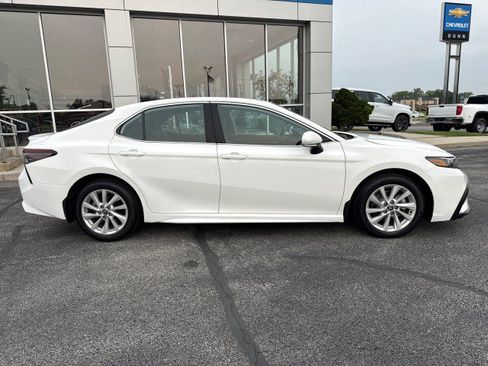 Used 2024 Toyota Camry SE FWD image 2