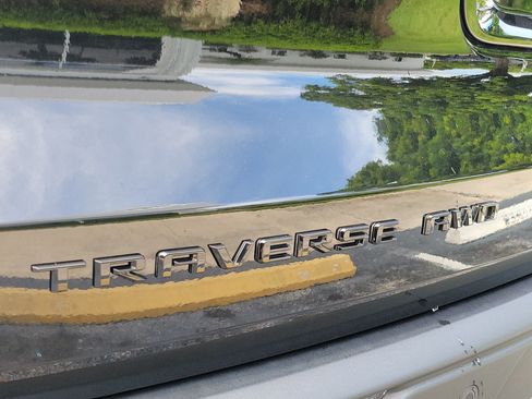 Used 2025 Chevrolet Traverse Z71 AWD/4WD image 11