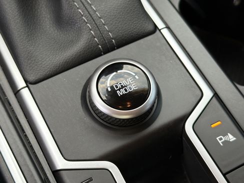 Used 2025 Kia Sorento S FWD image 32