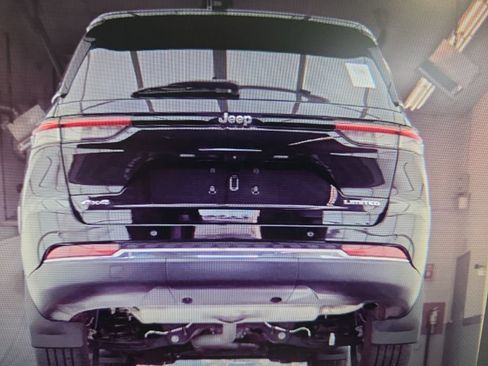 Used 2023 Jeep Grand Cherokee Limited AWD/4WD image 14