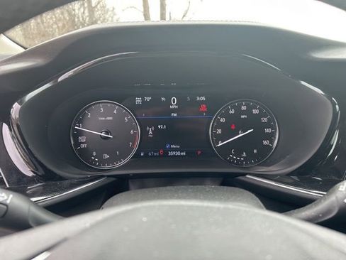 Used 2023 Buick Envision Essence image 13