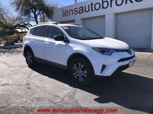 Used 2017 Toyota RAV4 LE image 2