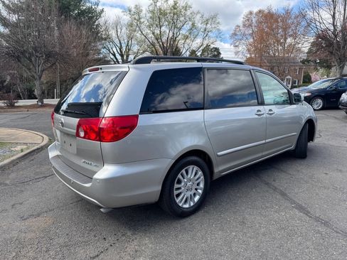 Used 2010 Toyota Sienna image 7