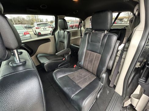 Used 2020 Dodge Grand Caravan SXT image 5