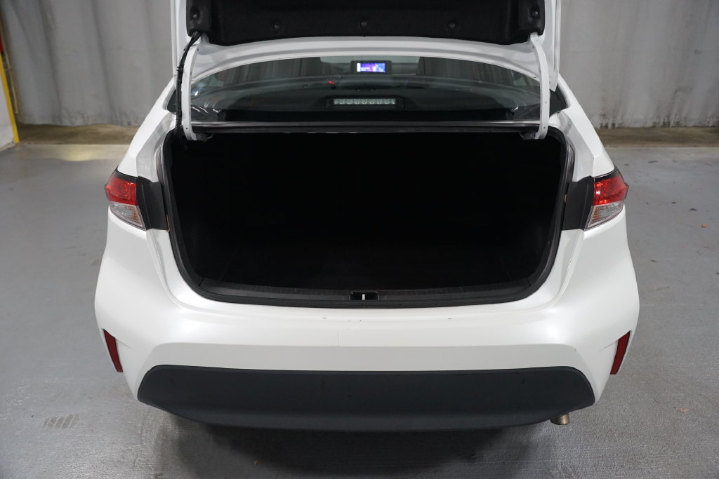 Certified 2025 Toyota Corolla LE FWD image 31