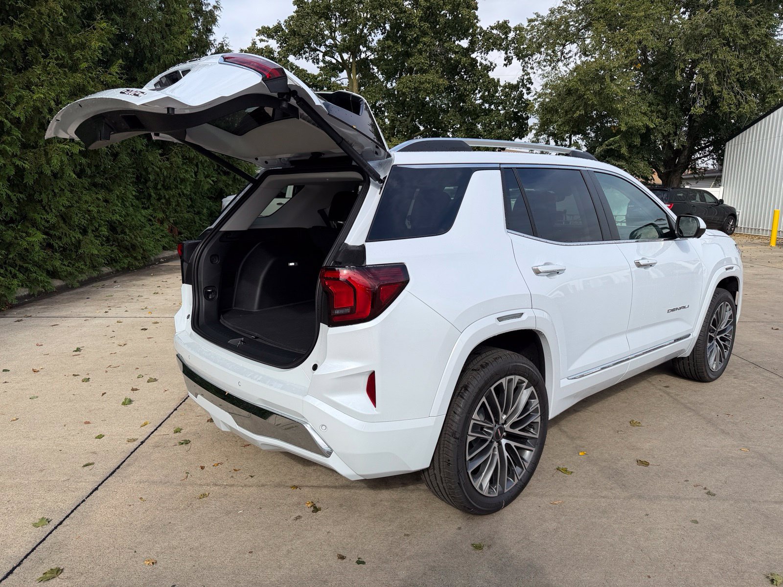 New 2027 GMC Terrain Denali w/ LPO, Floor Liner Package AWD/4WD image 34
