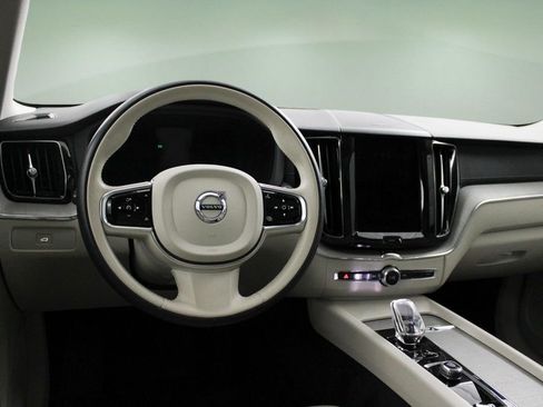 Certified 2023 Volvo XC60 B5 Ultimate w/ Climate Package image 23
