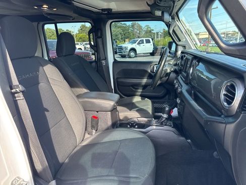 Used 2020 Jeep Wrangler Unlimited Sahara image 25