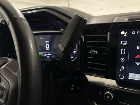 Used 2024 GMC Sierra 1500 SLT AWD/4WD image 17