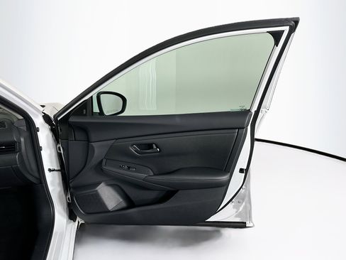 Used 2025 Nissan Sentra S image 29