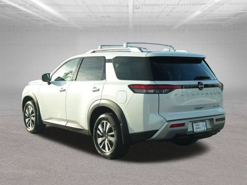 Used 2025 Nissan Pathfinder SL AWD/4WD image 6