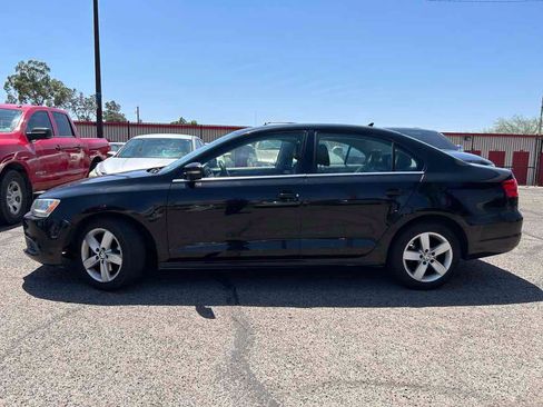 Used 2013 Volkswagen Jetta TDI FWD image 2