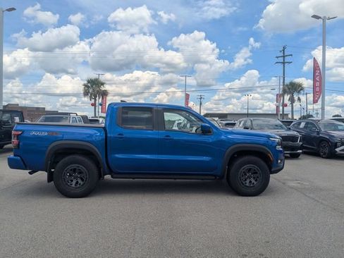 Used 2025 Nissan Frontier PRO-4X AWD/4WD image 2