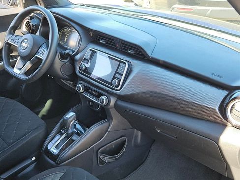 Used 2020 Nissan Kicks SV image 29