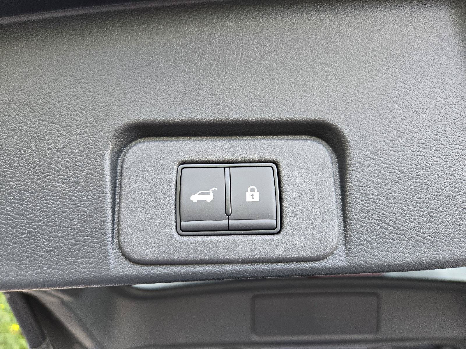 Used 2025 Nissan Rogue SV AWD/4WD image 10