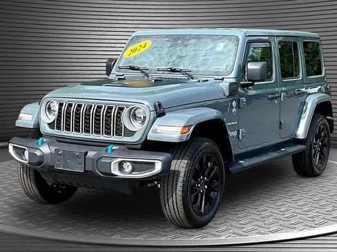 Used 2024 Jeep Wrangler Unlimited Sahara w/ Technology Group AWD/4WD image 3