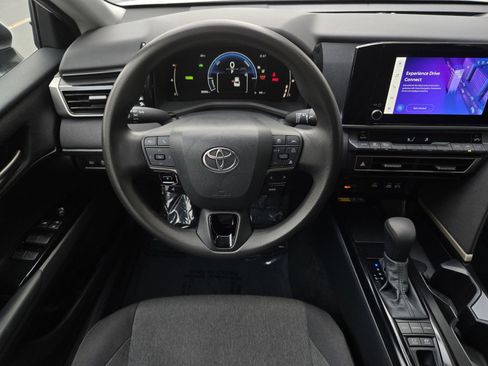 Used 2025 Toyota Camry LE image 12