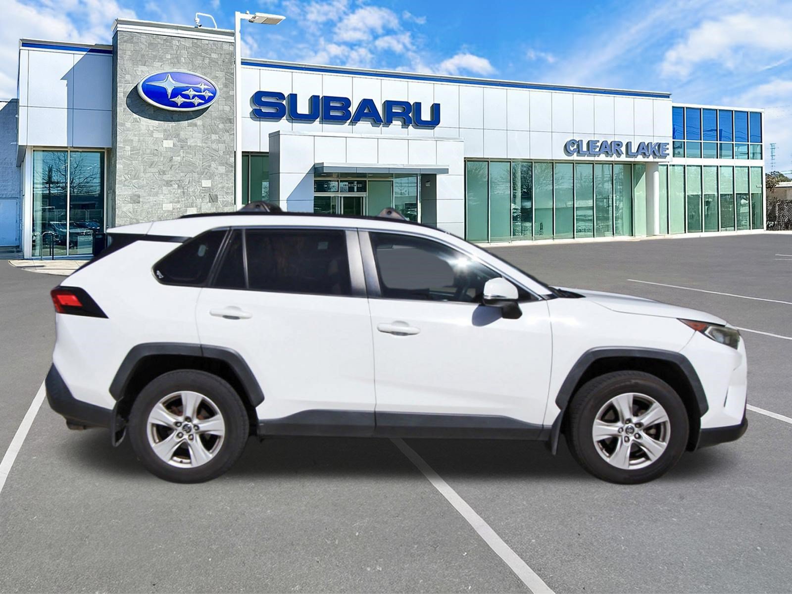 Used 2019 Toyota RAV4 XLE w/ Convenience Package FWD image 7