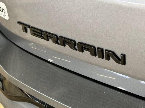 Used 2020 GMC Terrain SLE w/ Driver Convenience Package FWD image 9