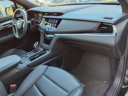 Certified 2024 Cadillac XT6 Luxury image 8