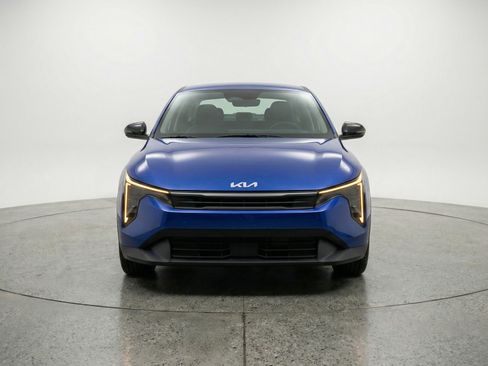 Used 2025 Kia K4 LXS image 2