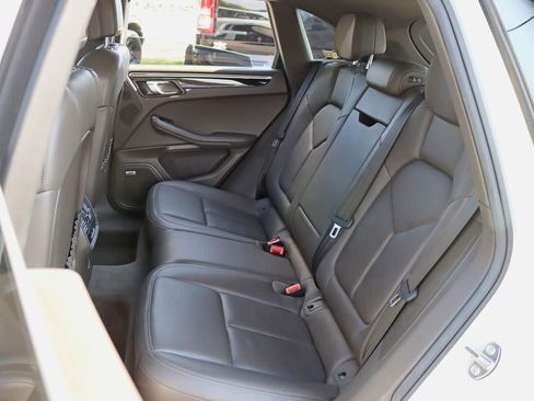 Used 2018 Porsche Macan Sport Edition AWD/4WD image 28