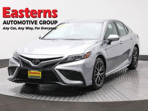 Used 2023 Toyota Camry SE image 1