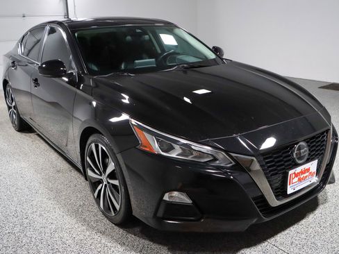Used 2020 Nissan Altima 2.0 SR image 5
