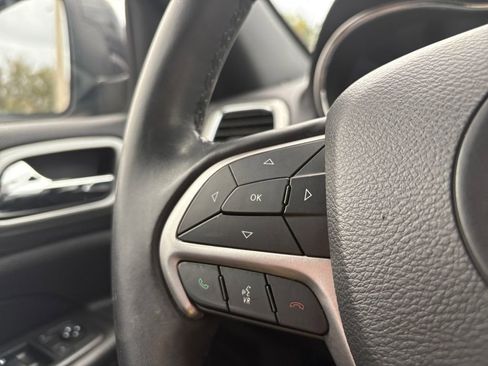 Used 2019 Jeep Grand Cherokee Laredo image 14