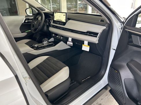 New 2025 Mitsubishi Outlander SE image 24