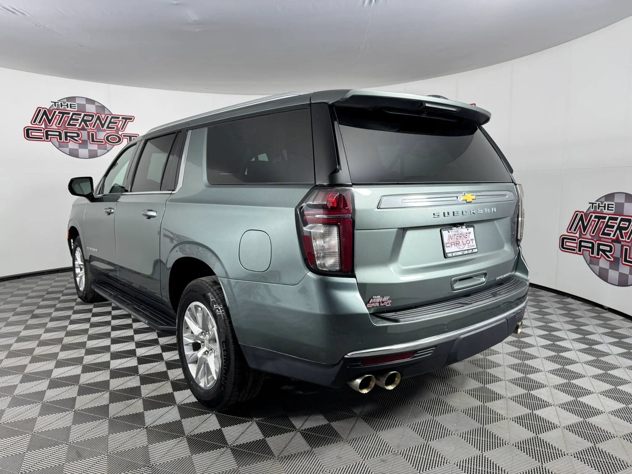 Used 2023 Chevrolet Suburban Premier AWD/4WD image 5