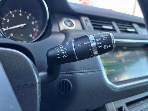 Used 2018 Land Rover Range Rover Evoque image 30