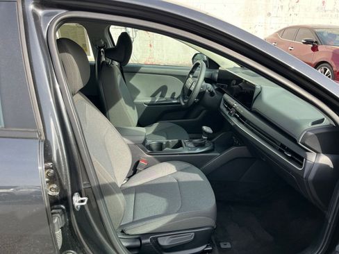 Used 2025 Kia K4 LXS image 27