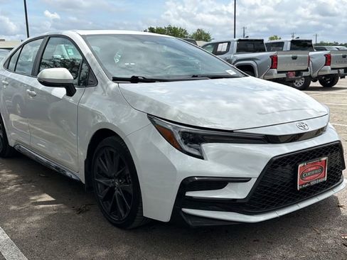 Certified 2025 Toyota Corolla SE w/ SE Premium Package FWD image 2