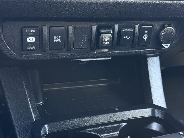 Used 2022 Toyota Tacoma TRD Off-Road AWD/4WD image 19