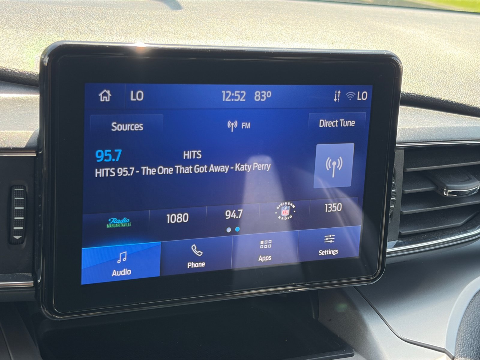 Used 2022 Ford Explorer XLT w/ Equipment Group 202A AWD/4WD image 22
