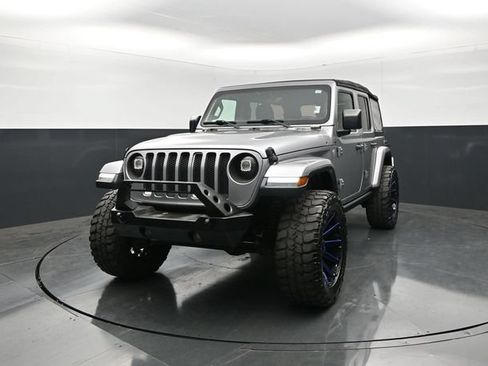 Used 2019 Jeep Wrangler Unlimited Sahara AWD/4WD image 4