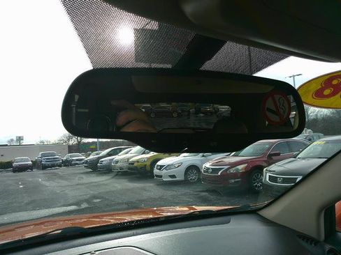 Used 2008 Saturn Vue XR image 11