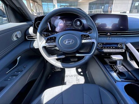 Certified 2025 Hyundai Elantra SEL FWD image 7