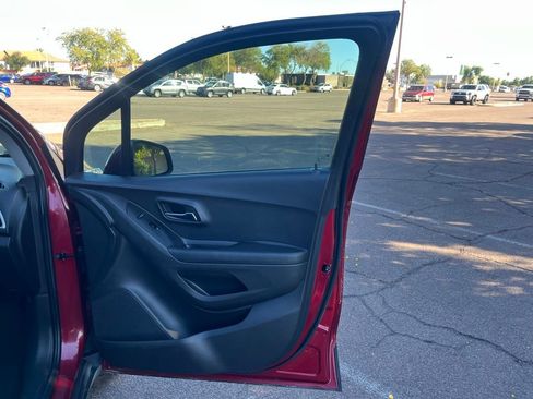 Used 2020 Chevrolet Trax LT image 18