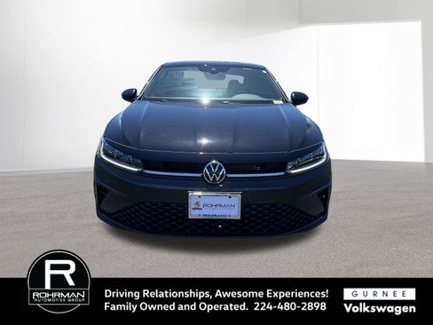 Used 2025 Volkswagen Jetta Sport FWD image 3