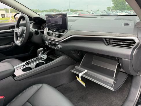 New 2025 Nissan Altima 2.5 SL image 11